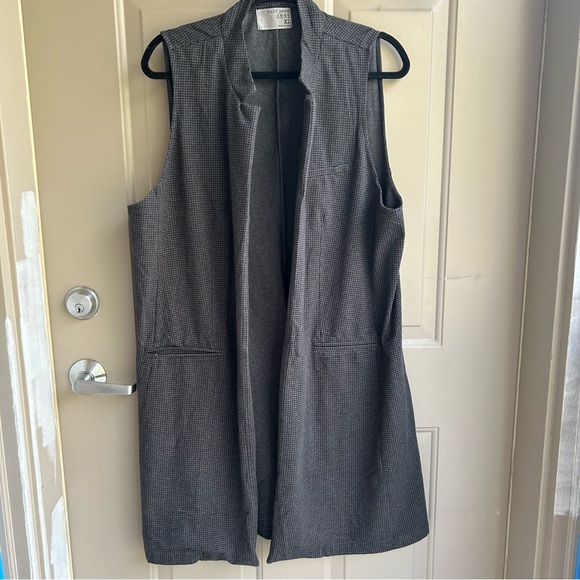 Ruff Hewn Charcoal Sleeveless Vest - Picture 1 of 9